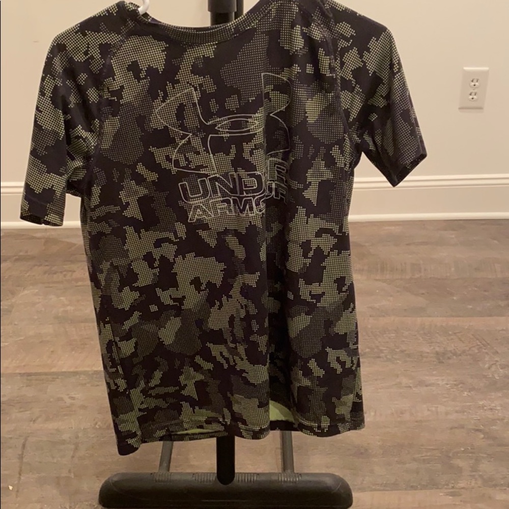 Under Armor tee shirt